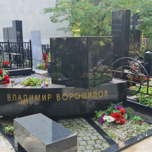 Есть ли жизнь на Ваганьковском кладбище