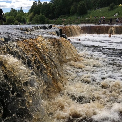 Из Петербурга — к самым полноводным водопадам Ленобласти