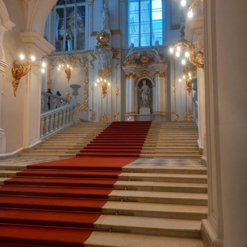 Тайны Зимнего дворца: сплетни, балы и романы