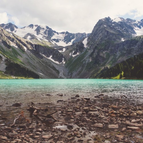 Насыщенная поездка в инопланетный край: сплав по Катуни, Телецкое озеро и долина Чулышман