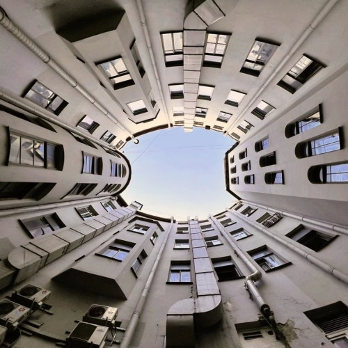 Центр наизнанку: всё и сразу в Петербурге!