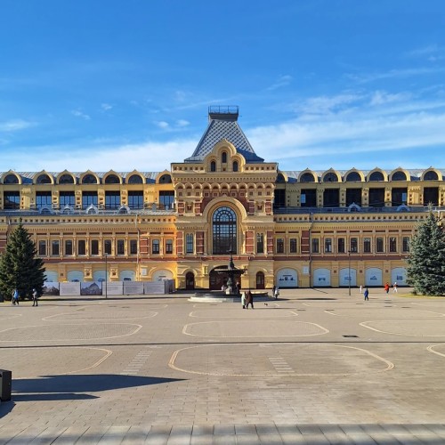 Ярмарка контрастов в Нижнем Новгороде: две грани, два мира, две реки