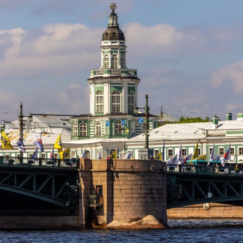 Прогулка на открытом катере — от центра Петербурга до новых кварталов у воды