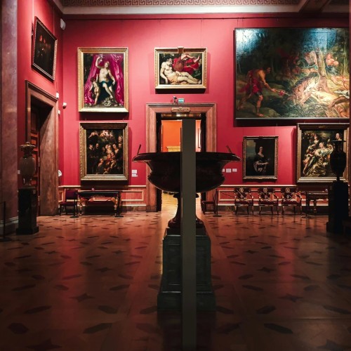 Эрмитаж с гидом — в мини-группе (билеты включены)