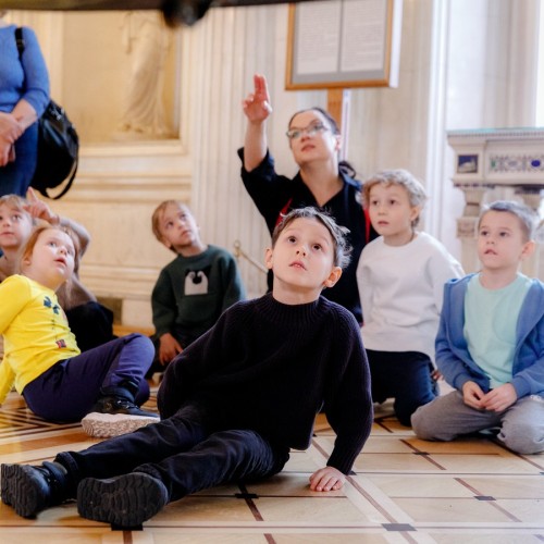 Экскурсия для детей «Каменная шкатулка Эрмитажа: малахит, лазурит и мозаика»