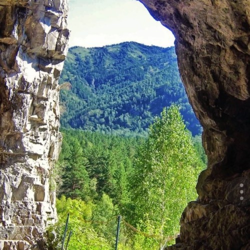 «Бирюзовая Катунь»: водопад, пещеры и горная пасека