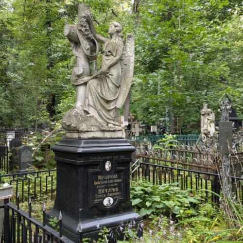 Тени Введенского кладбища: истории, судьбы, легенды