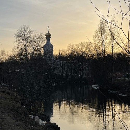 Смоленское кладбище: светский взгляд