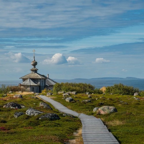 Путешествие на Соловки: погружение в историю, прогулки на катере, лодке и пешком