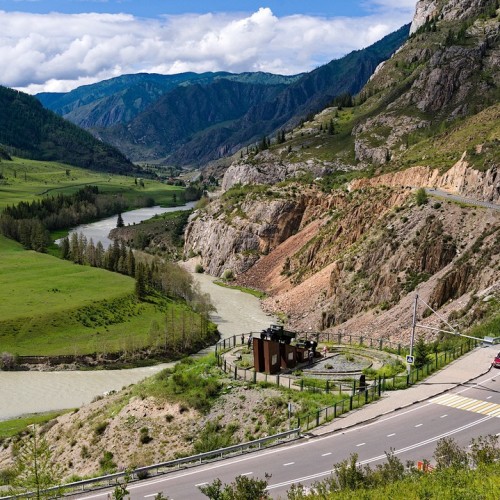 Майские на Алтае в сезон цветения маральника с ежедневными прогулками (всё включено)