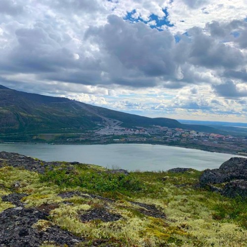 Прочувствуй Арктику: отдых на Русском Севере с ночью в панорамном доме и катанием по Хибинам
