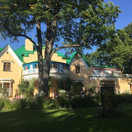 Атмосферная Александрия в Петергофе: когда фонтаны уже посмотрели