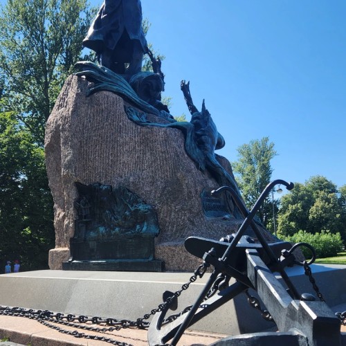 Город-крепость, город-порт: в Кронштадт на метеоре