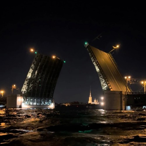 На теплоходе к разводным мостам Петербурга!