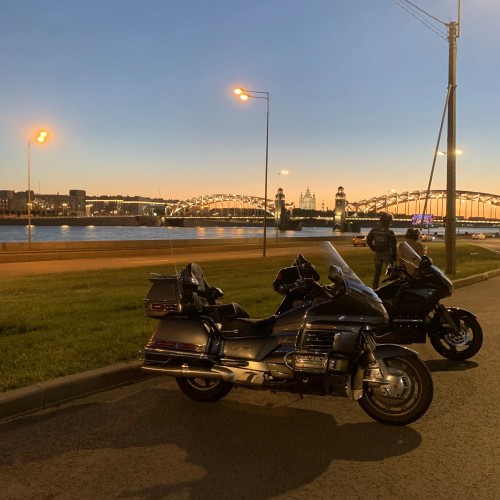 К разводным мостам — на мотоцикле