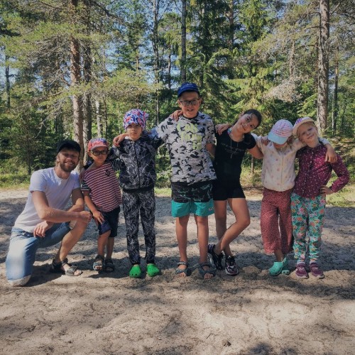 На остров за приключениями: семейный отдых на Ладоге с палатками, вожатыми и няней