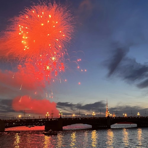 Романтика белых ночей и разводных мостов