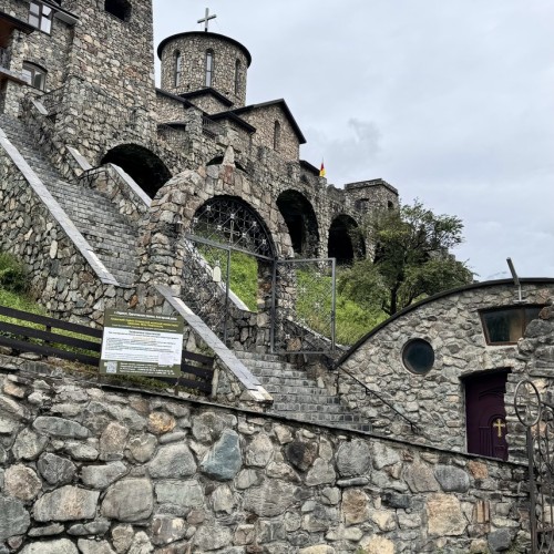 Девичник в Осетии: джип-трип в горах с уроками стрельбы и рисования