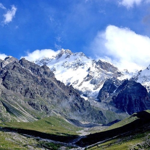 Треккинг налегке в Безенги с размещением в альплагере