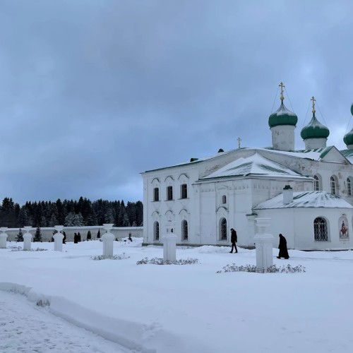 Из Петербурга — к монастырям и святому источнику