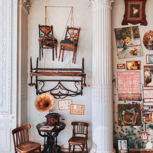 Петербургская история на лестнице дома Бака: от парадной до коммуналки