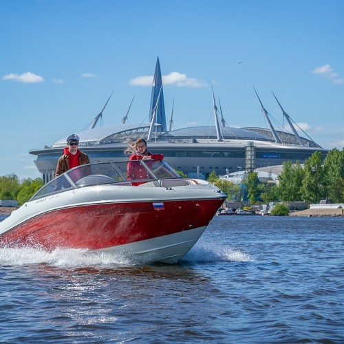 На катере — по Финскому заливу и центру города