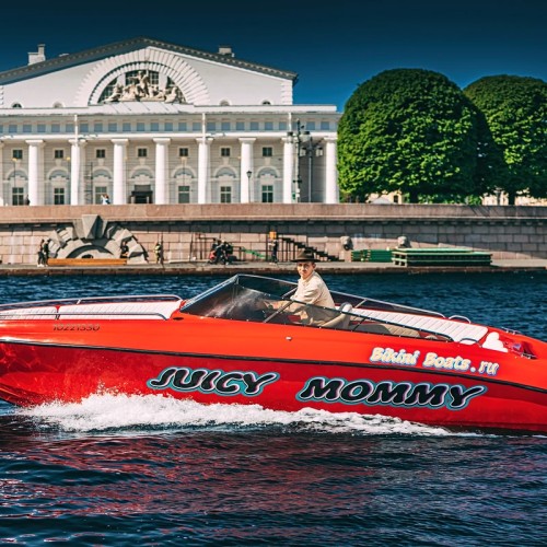 Индивидуальная прогулка на катере по рекам и каналам Санкт-Петербурга