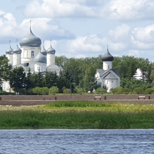 На катамаране с капитаном — вдоль берегов Великого Новгорода