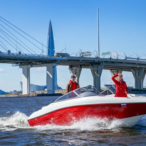 На катере — по Финскому заливу и центру города