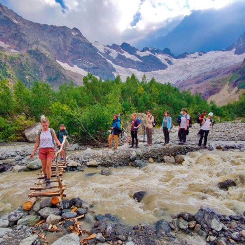 Домбай и Архыз: треккинг налегке с проживанием в гостинице
