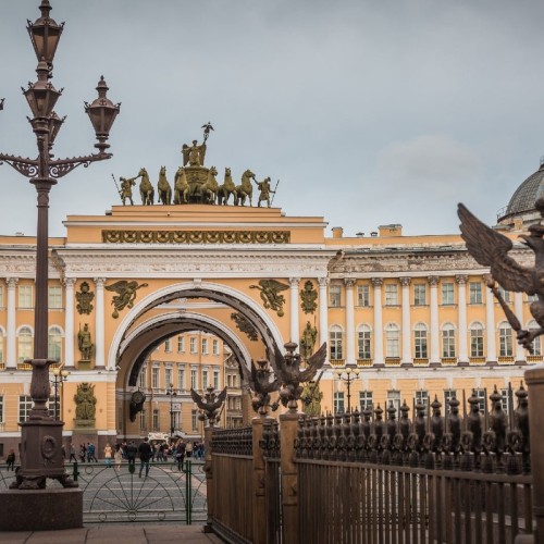 Трансфер из аэропорта/вокзала + авторская экскурсия по Петербургу