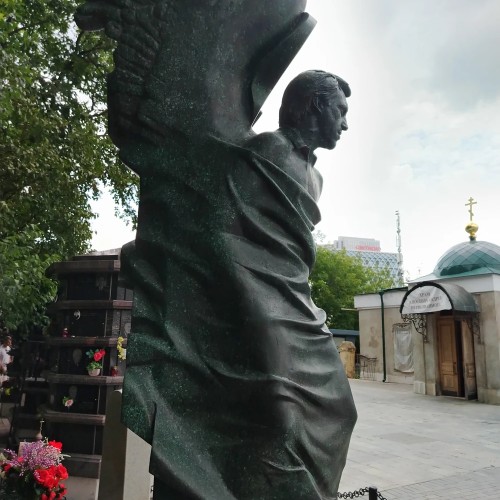 За историей — на Ваганьковский некрополь