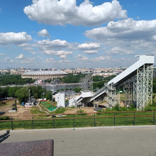 На Воробьёвы горы по эскалаторной галерее