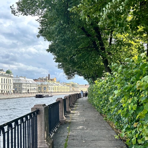 Вдоль Петропавловской крепости — к Казанскому собору