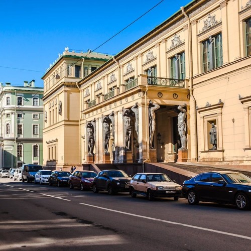 В главной роли — Петербург!