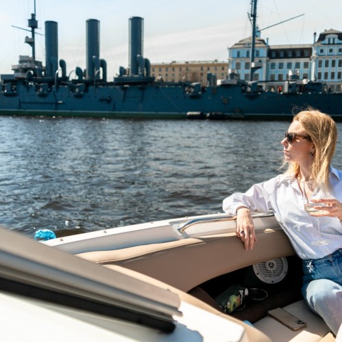 Классика Петербурга: прогулка на катере с аудиогидом или музыкой