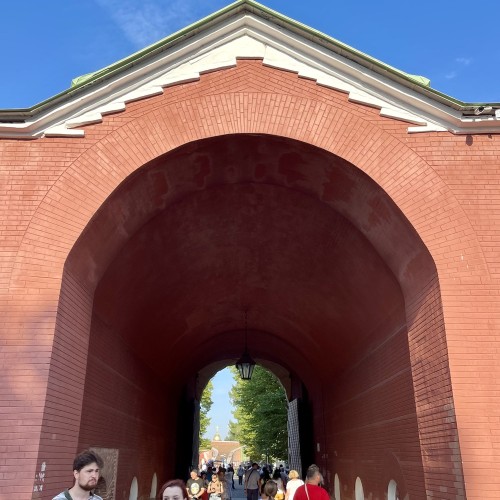 Петропавловская крепость: собор, тюрьма и старинные стены