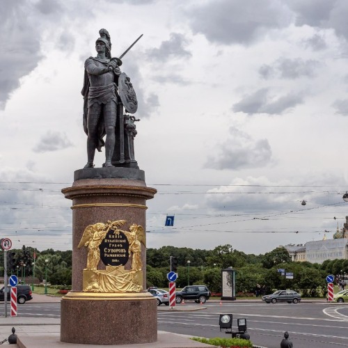 Детская экскурсия вокруг Михайловского замка