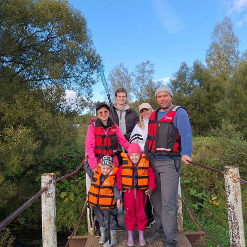 Первый раз с веслом в руках: лёгкий сплав по реке Воре (всё включено)