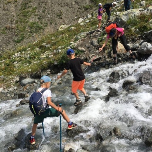 Семейный тур в Архыз с гидом-аниматором: несложные треккинги в живописных горах