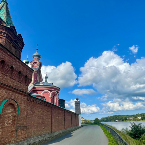 Вдаль от мирской суеты: индивидуальное путешествие-паломничество по монастырям Ленобласти