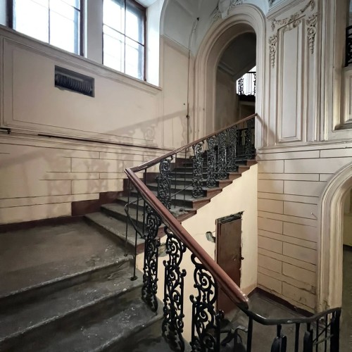 От андеграунда до небесной перспективы: прогулка по городу + безопасная крыша