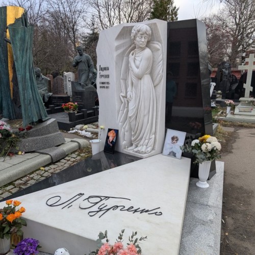 Новодевичье кладбище: легендарные имена в отражении истории
