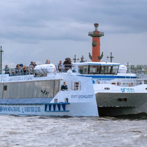 В Петергоф на скоростном судне: экскурсия по Нижнему парку и Большому дворцу