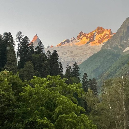 Кавказ 3 в 1: Эльбрус, Архыз, Домбай. Лёгкие треккинги, горы, нарзаны и знаковые места