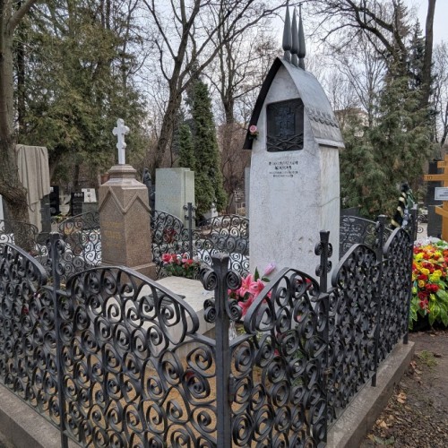 Новодевичье кладбище: легендарные имена в отражении истории