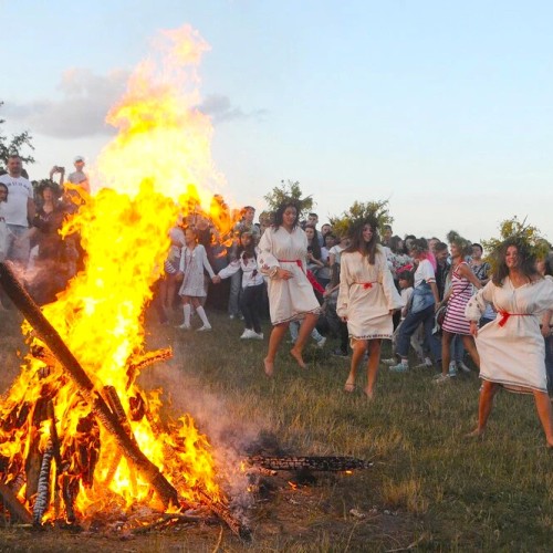 Когда вода, огонь и травы пропитаны магией: праздник Ивана Купала на Селигере