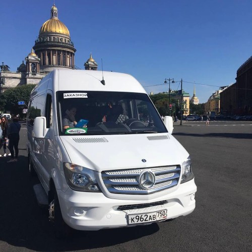 К фонтанам Петергофа в группе