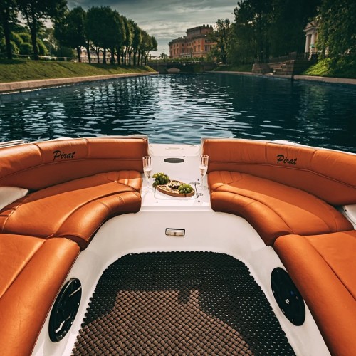 Петербург на воде: приватная прогулка на катере