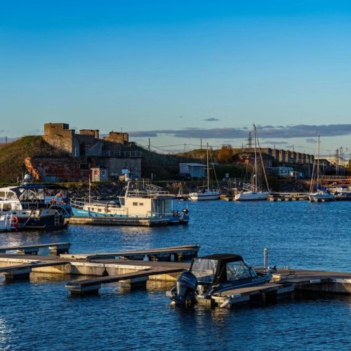 Из Санкт-Петербурга в Петергоф и Кронштадт: 2 города за 1 день